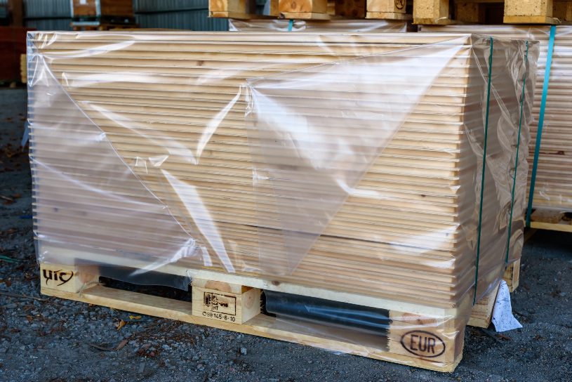 Pallet cover on single pallet